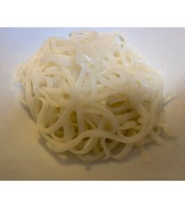 米粉で作った麺　米粉倶楽部　米粉うどんグルテンフリー　生麺タイプ　調理後