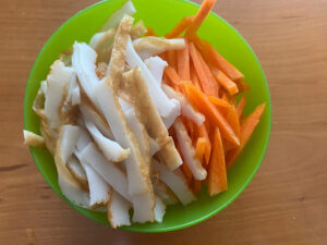 切り干し大根の煮物　材料　切った後