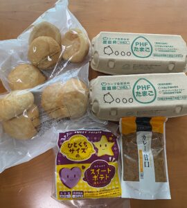 コープ自然派で届いた商品。PHFたまこ2パックとパン、ひとくちサイズのスイートポテト、甘口のカレー粉