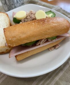 コープ自然派の無塩せきボンレスハムで作ったサンドイッチ