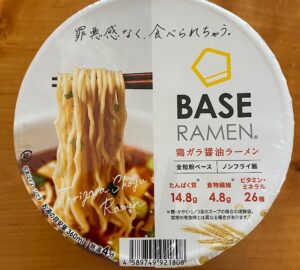 リニューアル後のベースラーメン鶏ガラ醤油ラーメンのパッケージ表面