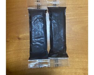 SONOKOのお試し1週間献立の間食。個包装になった黒蜜風味ようかん2本